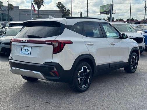 White 2026 Kia Seltos S