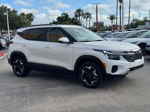 White 2026 Kia Seltos S