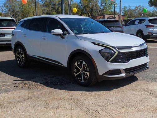 White 2023 Kia Sportage EX