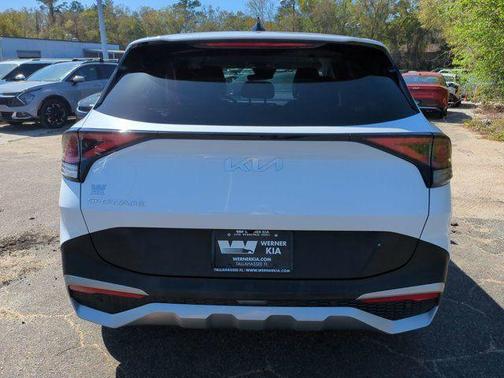 White 2023 Kia Sportage EX