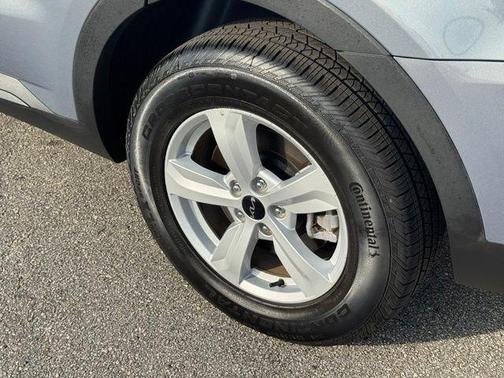 Silver 2025 Kia Sorento LX