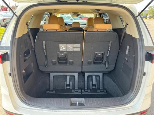 2023 Kia Carnival LX