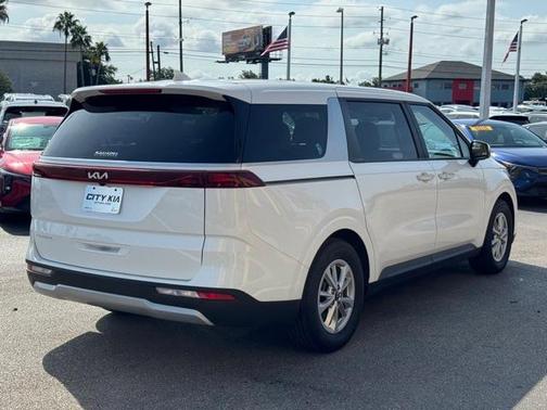 2023 Kia Carnival LX