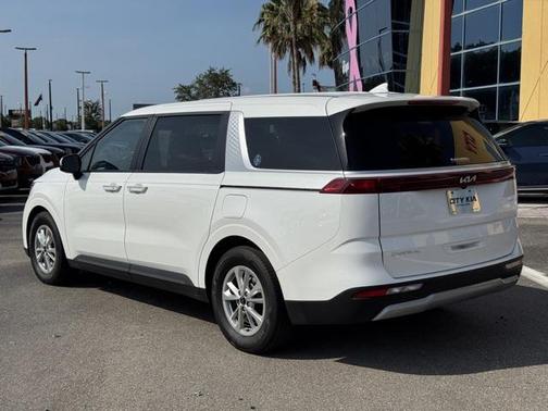 2023 Kia Carnival LX