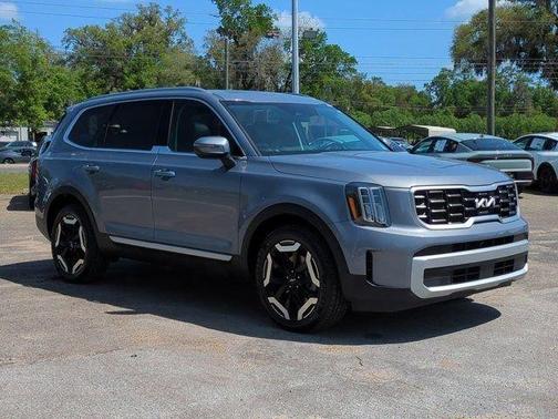 Silver 2025 Kia Telluride S