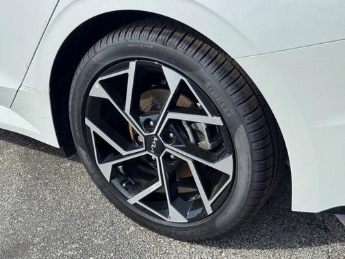 2025 Kia K5 EX