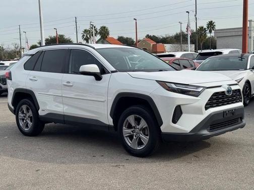 2022 Toyota RAV4 Hybrid XLE