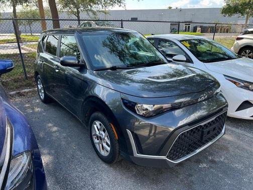 Gray 2023 Kia Soul LX