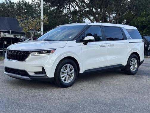 2023 Kia Carnival LX