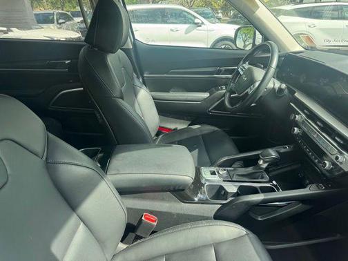 Glacial White Pearl 2024 Kia Telluride S