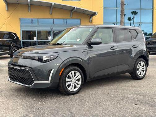 Gray 2024 Kia Soul LX