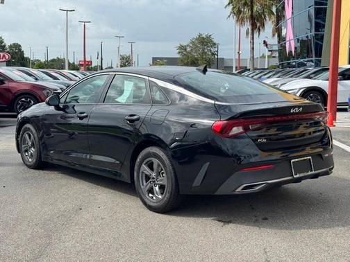 2022 Kia K5 LX