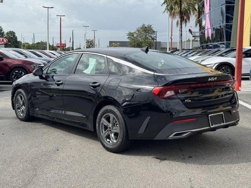 2022 Kia K5 LX