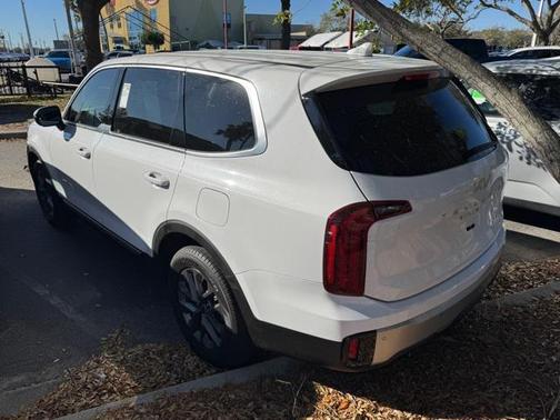 2024 Kia Telluride LX