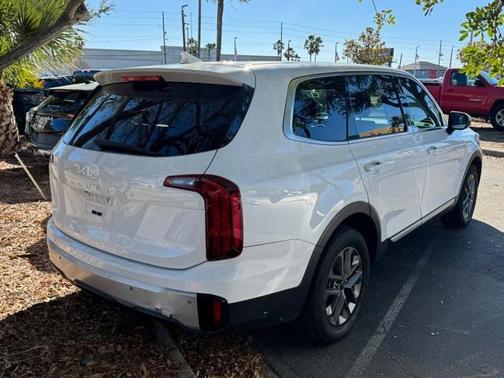 2024 Kia Telluride LX