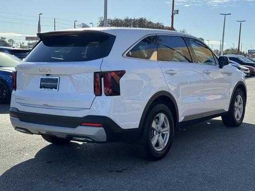 2025 Kia Sorento LX