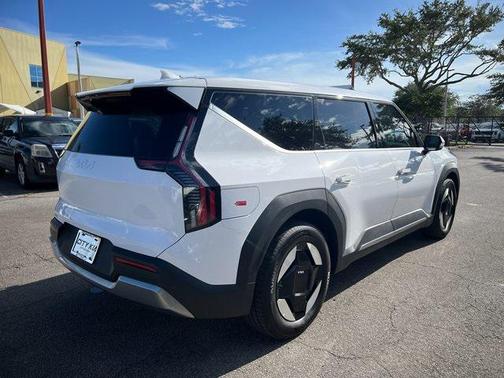 2026 Kia EV9 Light Long Range
