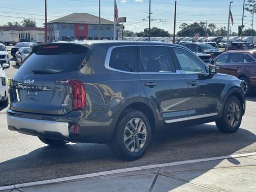 2023 Kia Telluride LX