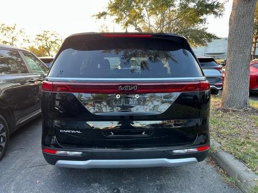 2024 Kia Carnival EX