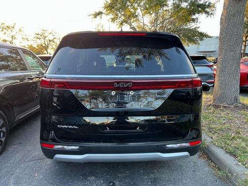 2024 Kia Carnival EX