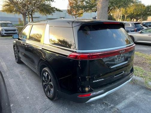2024 Kia Carnival EX