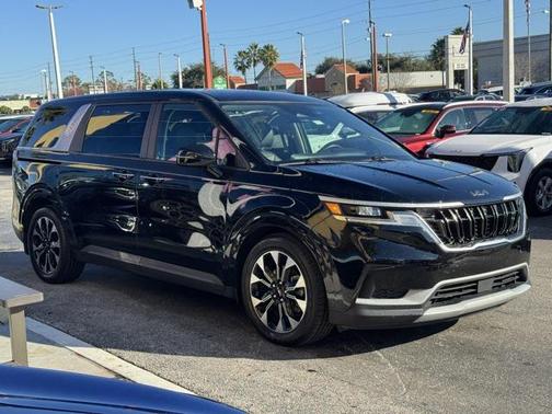 2024 Kia Carnival EX