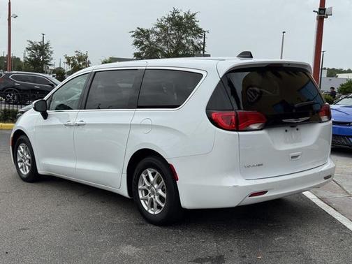 2023 Chrysler Voyager LX