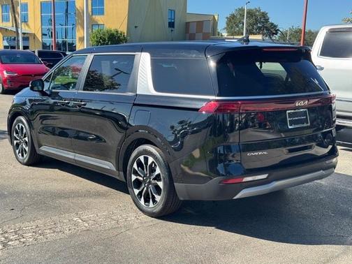 2024 Kia Carnival EX