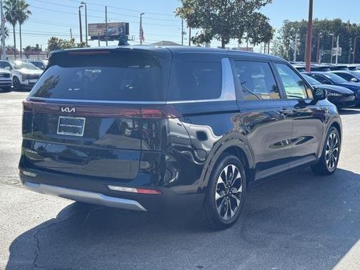 2024 Kia Carnival EX