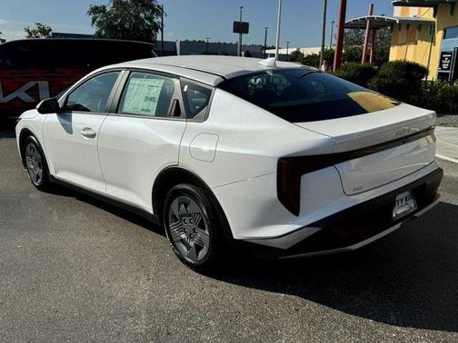 2025 Kia K4 LX