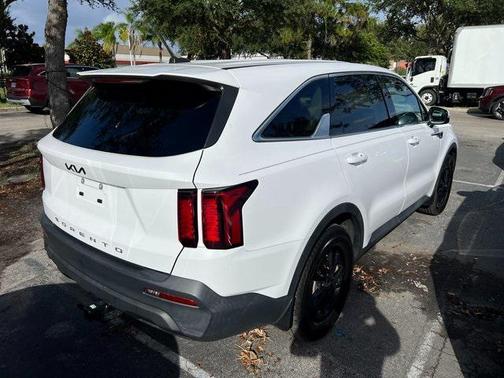 2022 Kia Sorento LX
