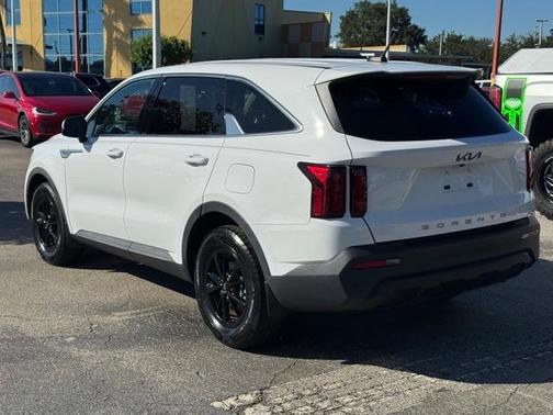 2022 Kia Sorento LX