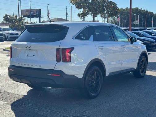2022 Kia Sorento LX