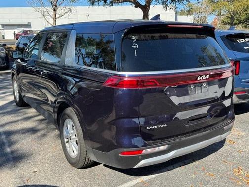 2024 Kia Carnival LX