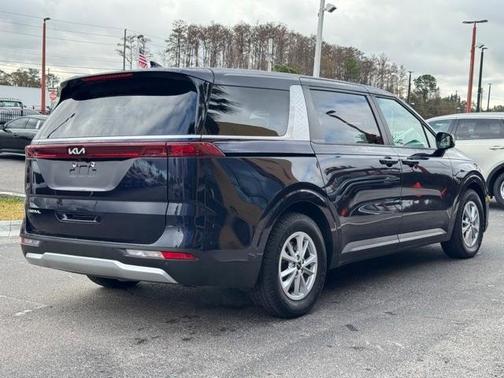 2024 Kia Carnival LX
