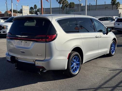 2024 Chrysler Pacifica Touring-L