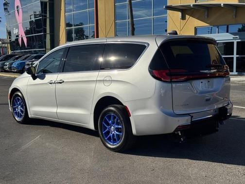 2024 Chrysler Pacifica Touring-L