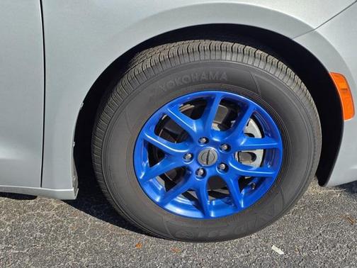 2024 Chrysler Pacifica Touring-L