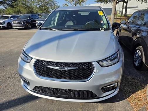 2024 Chrysler Pacifica Touring-L