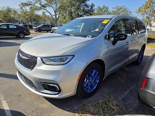 2024 Chrysler Pacifica Touring-L