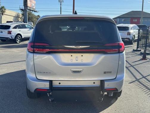 2024 Chrysler Pacifica Touring-L