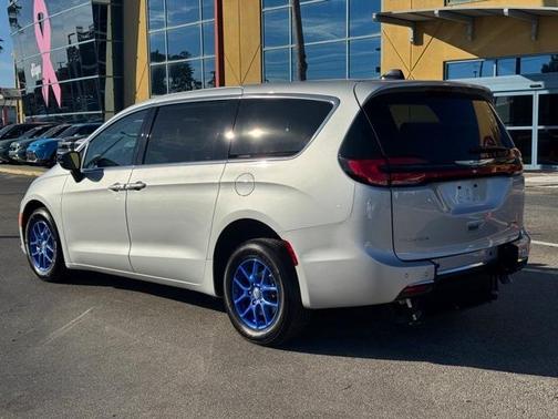 2024 Chrysler Pacifica Touring-L