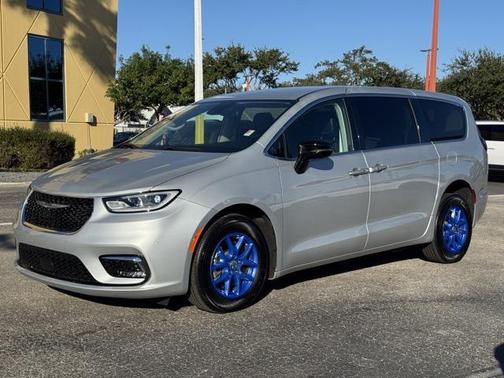 2024 Chrysler Pacifica Touring-L