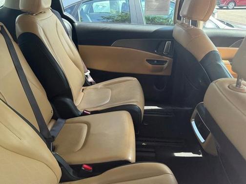 2023 Kia Carnival LX