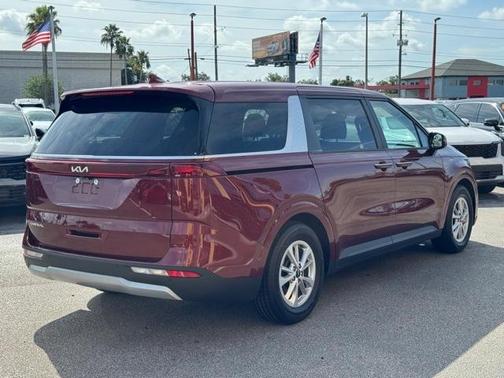 2023 Kia Carnival LX