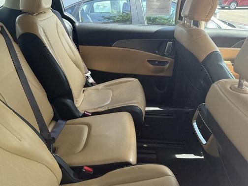 2023 Kia Carnival LX