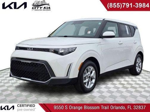 White 2025 Kia Soul LX