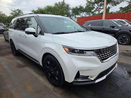 White 2024 Kia Carnival SX