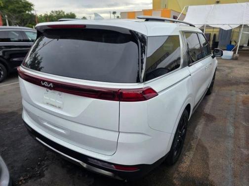 White 2024 Kia Carnival SX