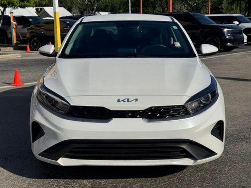 White 2024 Kia Forte LXS